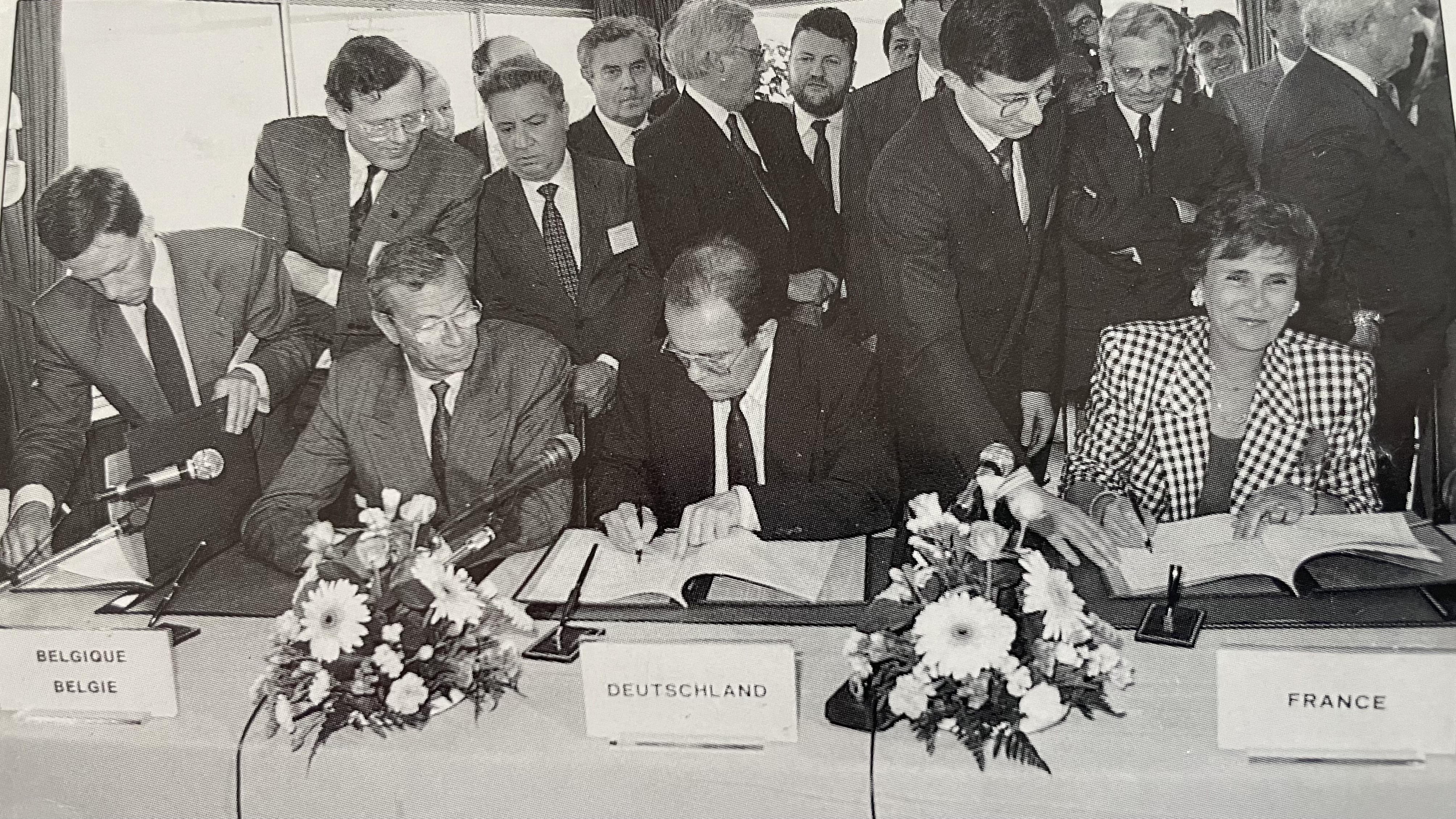 Ondertekeningsplechtigheid van het Schengenakkoord op een boot op de Moezel met Geert De Proost uiterst links.