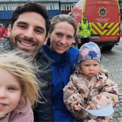 Anthony Daponte en zijn familie in Zweden